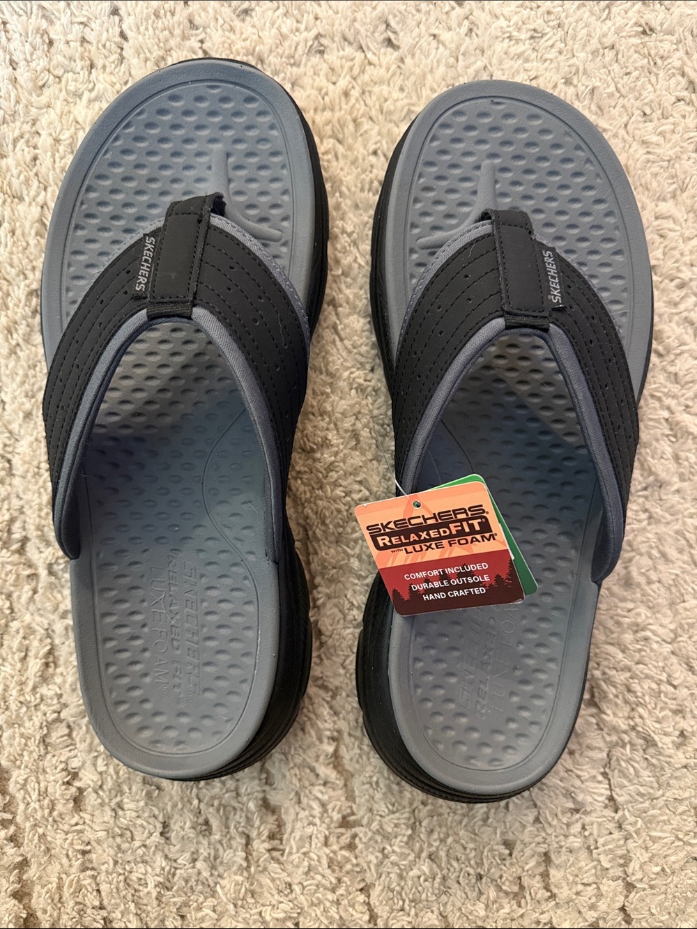 NWT Skechers Men’s Black & Gray Relaxed Fit Luxe Foam Flip-Flops - Vegan